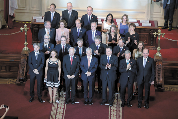 Presidente apuesta por círculo de confianza en ministerios clave y afianza equilibrio político al designar gabinete