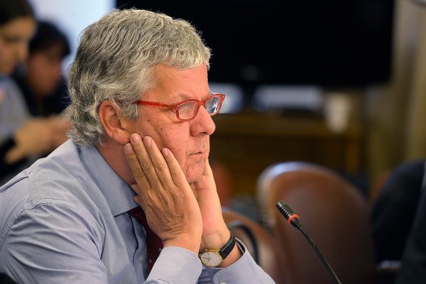 Ministro de Hacienda tras renuncia de Romer: "No sé si está vinculada o no con Chile"