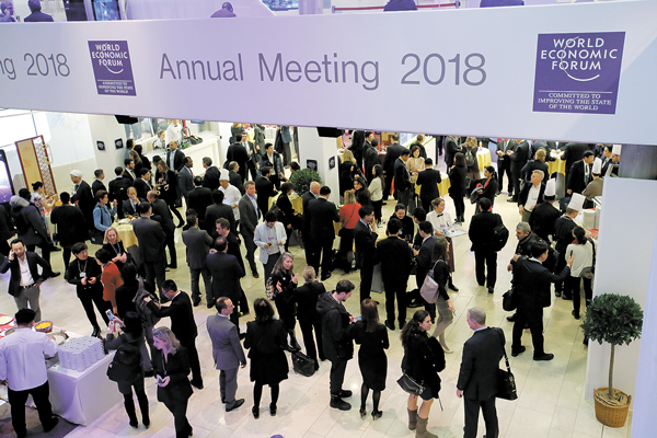 Foro de Davos: EEUU respalda un dólar débil y Europa sale en defensa de la globalización