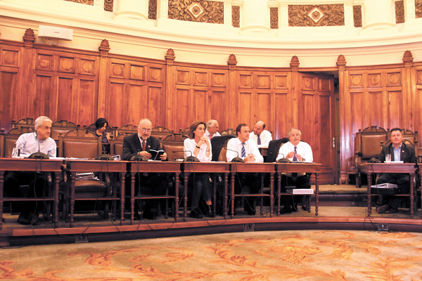 Parte traspaso de mando entre ministros entrantes y salientes con bilateral Chadwick-Aleuy
