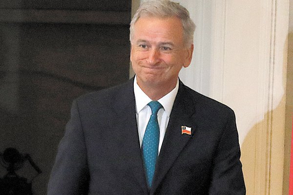 Piñera apura a sus ministros a preparar fideicomisos y declaraciones de intereses