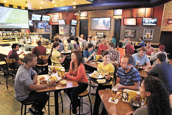 Buffalo Wild Wings apuesta a crecer vía franquicias en Latinoamérica y mira a Chile