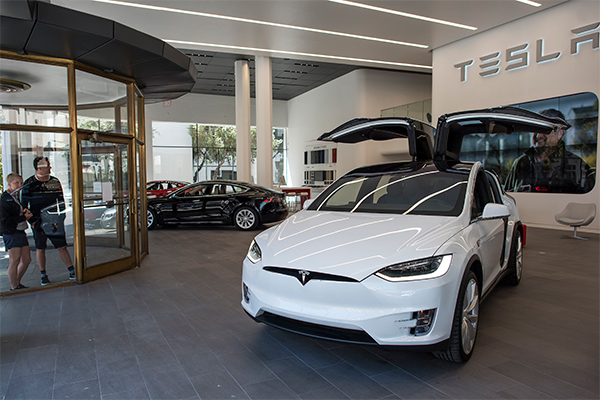 Santander ve con buenos ojos posible acuerdo entre SQM y Tesla