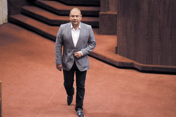 Víctor Torres: “No es tiempo de cerrar la puerta por fuera, sino de intentar sacar adelante a la DC”