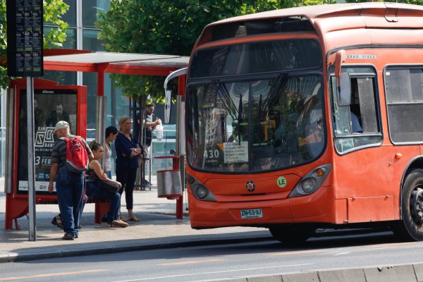 Ministerio de Transportes entrega antecedentes y se respalda en el CDE para revertir paralización de licitación del Transantiago