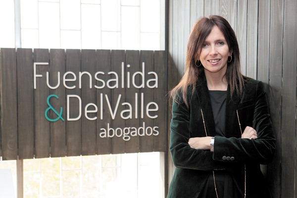 Carolina Fuensalida podría ser la primera mujer en liderar el Servicio de Impuestos Internos