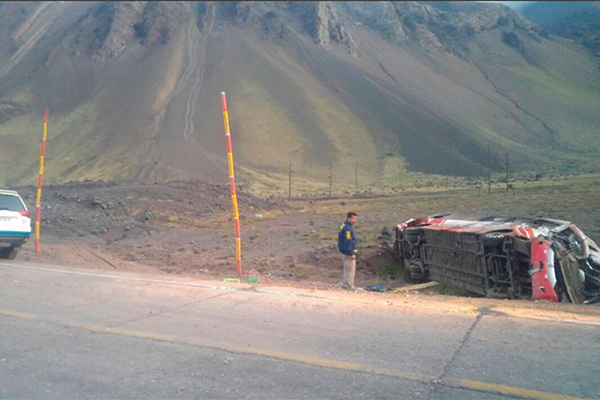 Confirman la muerte de tres niños en accidente de bus en Mendoza