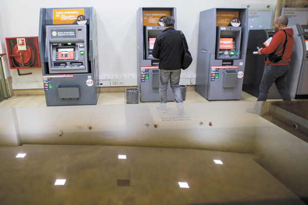 Fuertes cambios en disputado negocio de cajeros automáticos en los centros de mayor afluencia