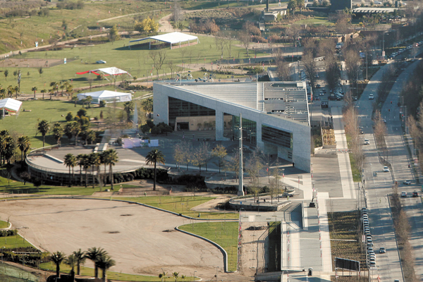 Vitacura inicia licitación para suministro de energía solar en edificio de Parque Bicentenario