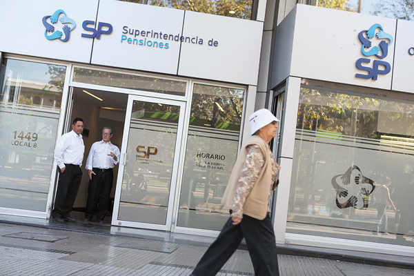 Expertos apuestan por mantener esquema de la licitación de afiliados
