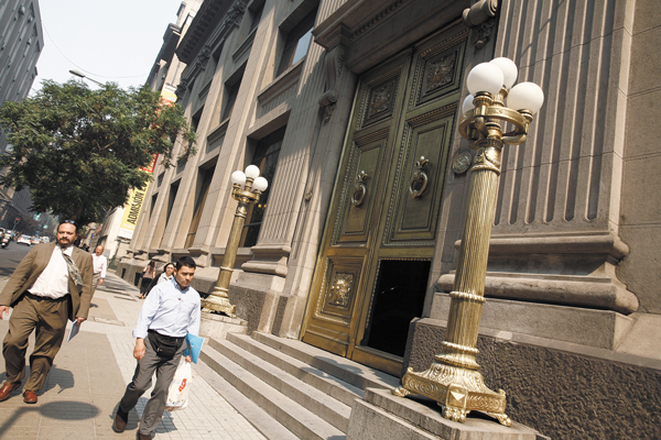 B. Central modifica preguntas y frecuencia de Encuesta de Operadores Financieros