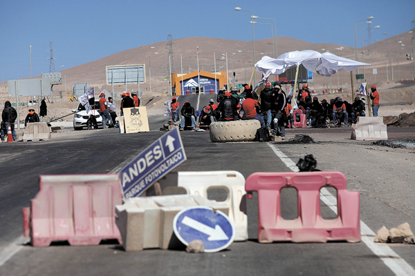 Sindicato de Minera Escondida se defiende, y evalúa acciones legales contra disidentes