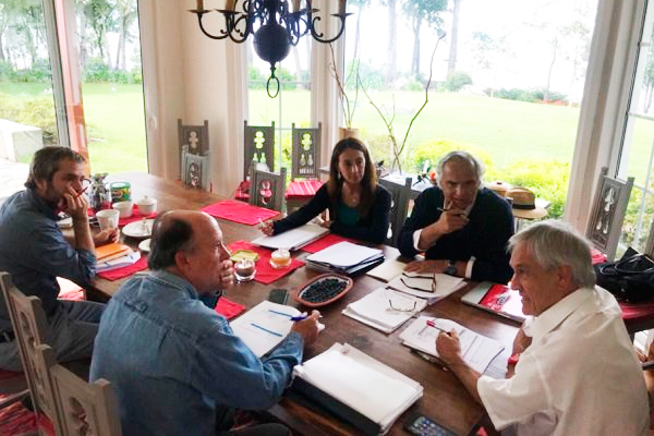 Piñera encabeza primera reunión con ministros en Lago Ranco
