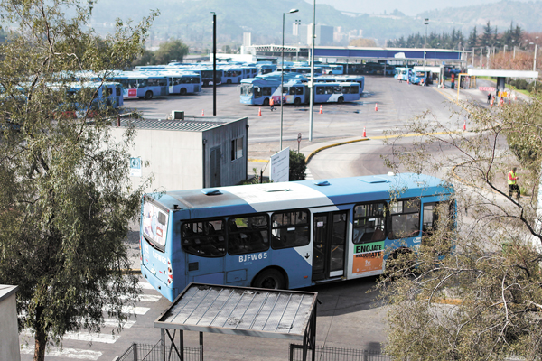 Gobierno concreta expropiación de cinco terminales de buses para licitación del Transantiago
