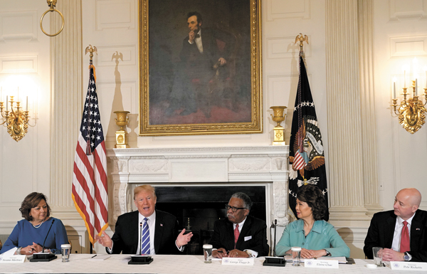 Trump presenta esperado plan de infraestructura: incentivos de US$ 200 mil millones y menor regulación