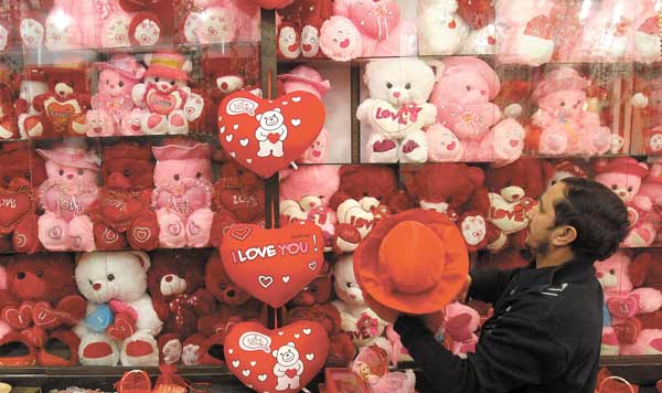 Romance en la oficina: ¿una realidad en Chile? ¿Impacta la productividad?