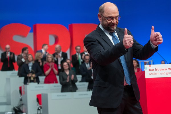 Tras críticas por coalición con Merkel, Schulz renuncia a la presidencia del Partido Socialdemócrata alemán