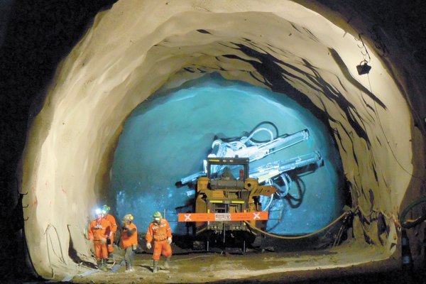 Conflicto con trabajadores impide a Codelco mejorar servicios mínimos para Chuqui
