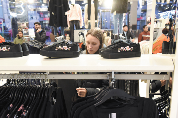 Inflación en EEUU se acelera y aviva temores por mayor ajuste de la Fed