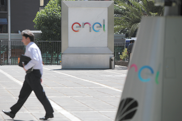 Ventas de italiana Enel suben 5,8% al cierre de 2017