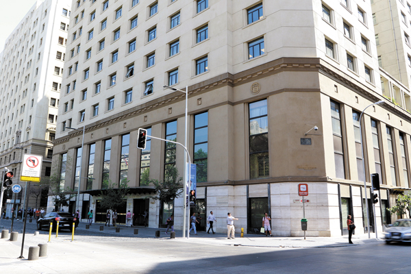 Modernización de la Cancillería divide a funcionarios