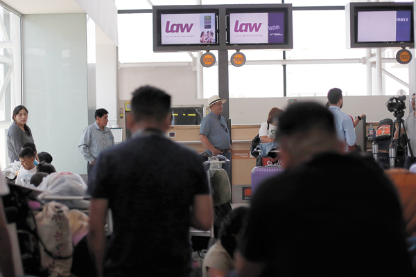 Sernac presenta demanda colectiva contra Law por problemas en vuelos