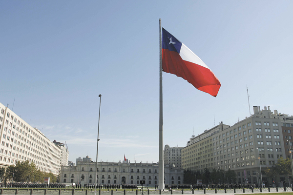 Mitad de los chilenos cree que la situación económica local es buena o muy buena
