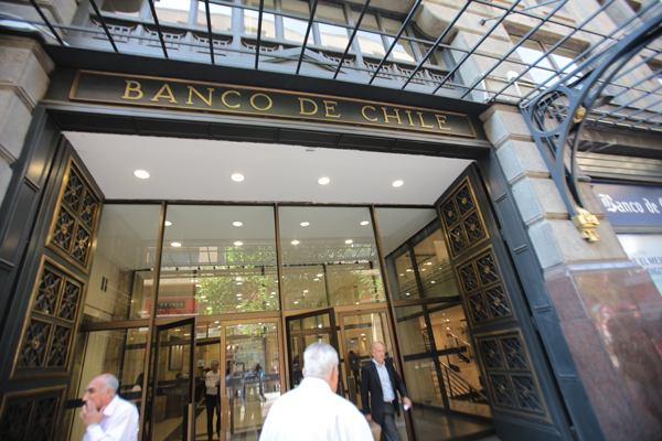 Banco de Chile cierra negociación colectiva con sindicato Citibank y se prepara con Edwards