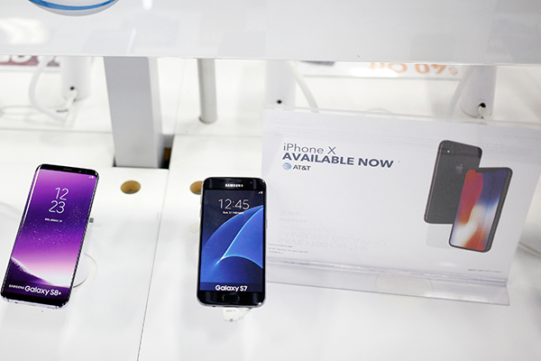 Samsung supera ampliamente a Apple en ventas y confirma liderazgo en smartphones en 2017