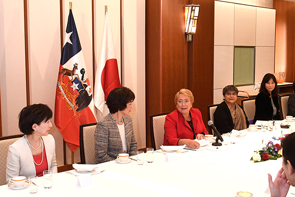 Presidenta Bachelet encabezó desayuno con mujeres japonesas destacadas. Presidencia