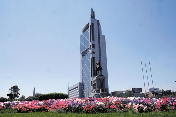 Movistar y gigante China diseñarán fibra óptica que irá a Asia
