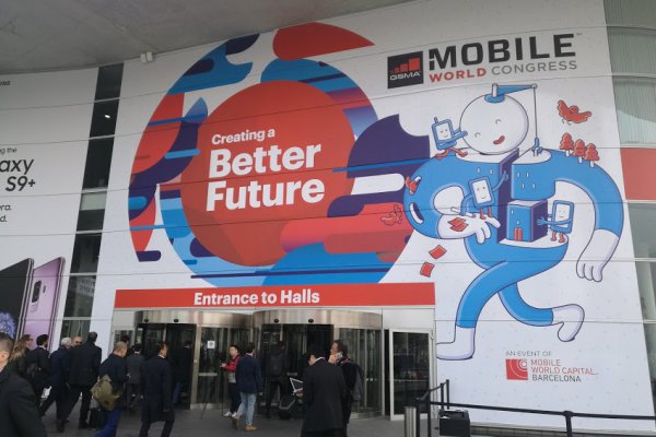 Sin grandes figuras y con la polémica secesionista de fondo arrancó el MWC de Barcelona