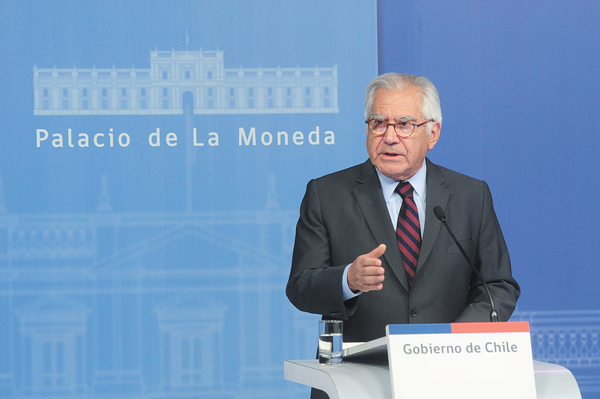 Ministro del Interior recibe a su sucesor y se inicia el traspaso de gobierno