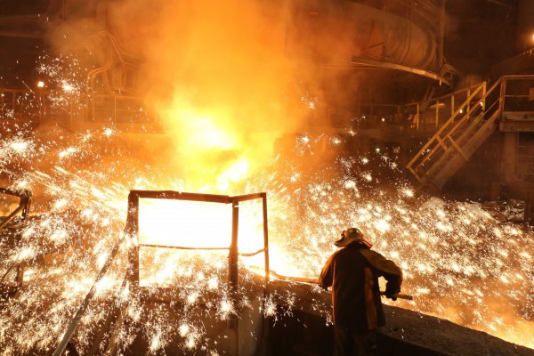 Trump anuncia aranceles al acero y al aluminio y provoca derrumbe de la bolsa