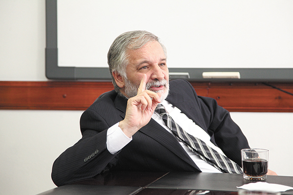 El “señor litio” vuelve a la carga y fustiga a Bitran y Morgan Stanley