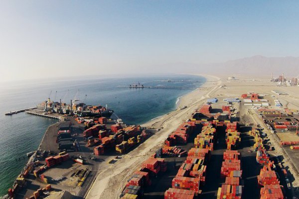 <p>Cierre de puertos en Chile por marejadas detiene envíos de cobre</p>