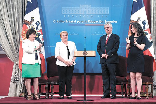 Bachelet presenta proyecto que pone fin al CAE