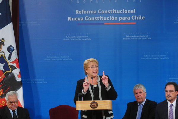 Presidenta Bachelet firma proyecto de nueva Constitución y reitera que "vamos a gobernar hasta el último día"