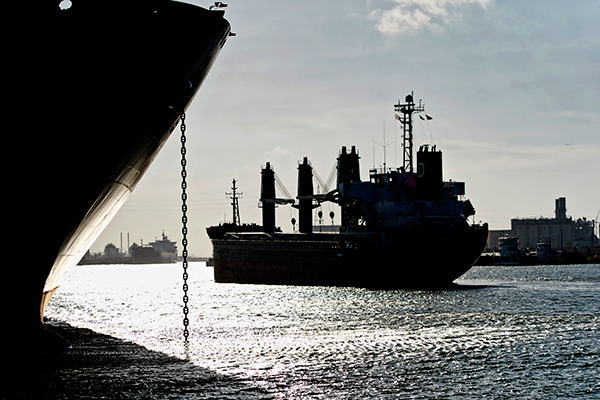 El déficit comercial de EEUU crece un 5% en enero y llega a su punto más alto en casi 10 años