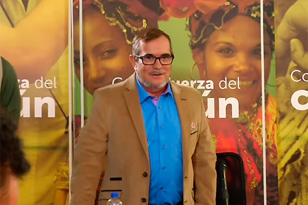 Timochenko da un paso al costado en la carrera presidencial de Colombia