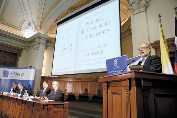 Rodrigo Valdés reaparece y critica propuesta de pensiones de Piñera