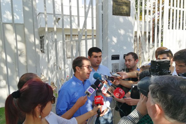 Deportación de diputado electo DC desde Cuba agrega dudas a acuerdo para liderar la Cámara