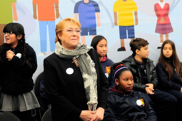 Bachelet concluye su mandato con 39% de aprobación afectado por la Operación Huracán
