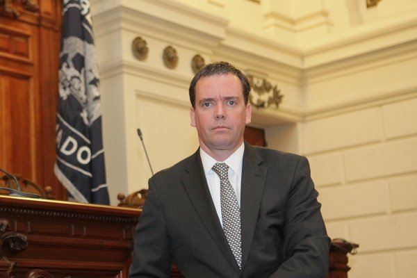 Senadores de oposición le ponen presión a Piñera en materia de menores vulnerables