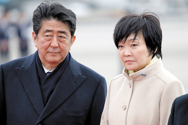Shinzo Abe ha negado cualquier vínculo de él o de su esposa con haber favorecido al instituto Maritomo Gakuen (Reuters)
