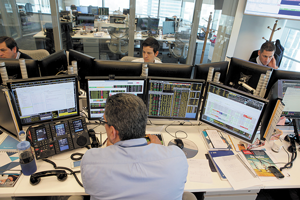 Solo 24% de los administradores de fondos activos superaron el benchmark