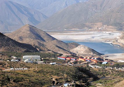 Minera de los Luksic sube a US$ 1.300 millones el costo de su principal inversión para 2018