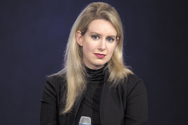 Acusan a fundadora de Theranos de fraude masivo