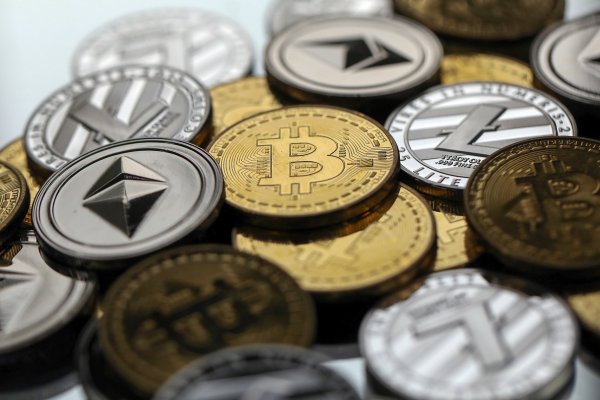 <p>Google prohibirá toda la publicidad de criptomonedas a partir de junio</p>