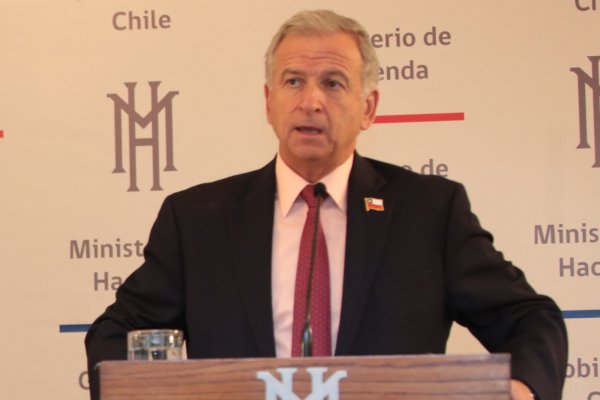 Larraín dice que reforma tributaria no reducirá recaudación pese a baja de impuestos a empresas